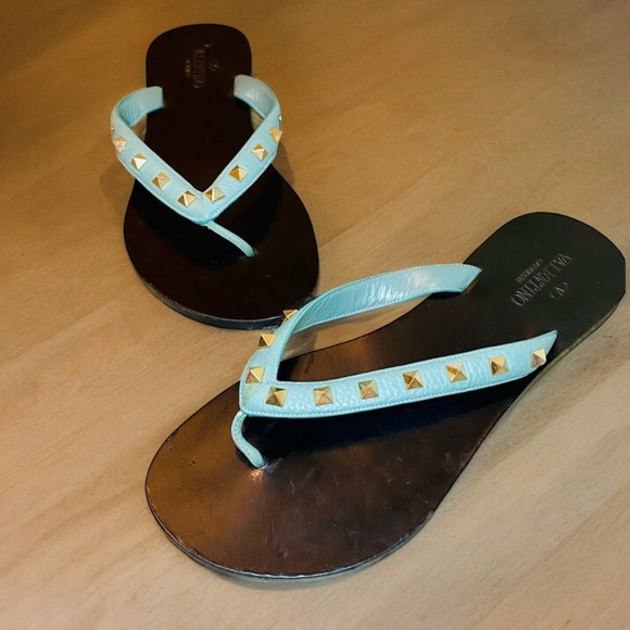 🙌 SALE 🙌 Valentino Garavani Blue Leather Rockstud Flip Flops